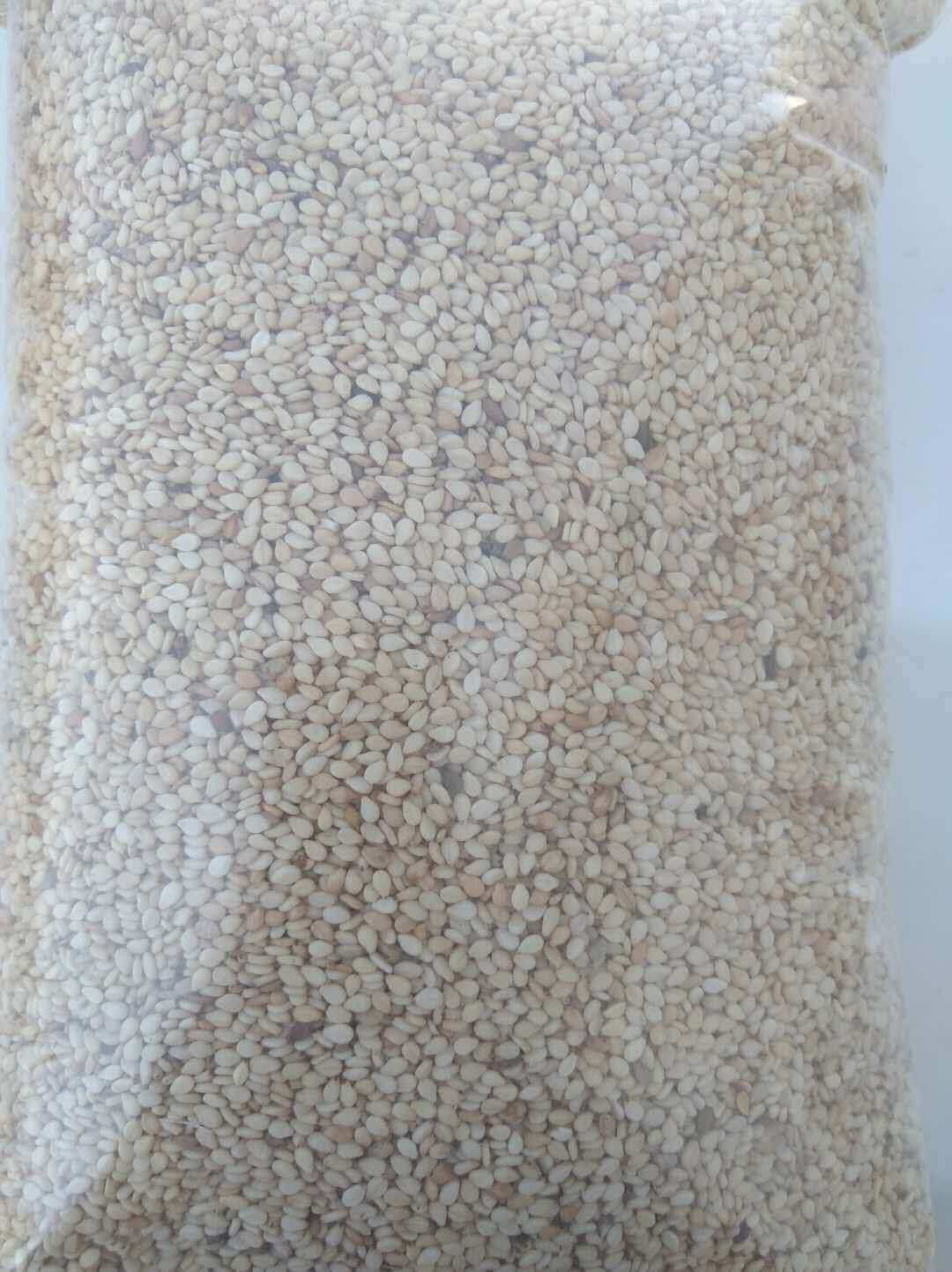 White sesame seeds